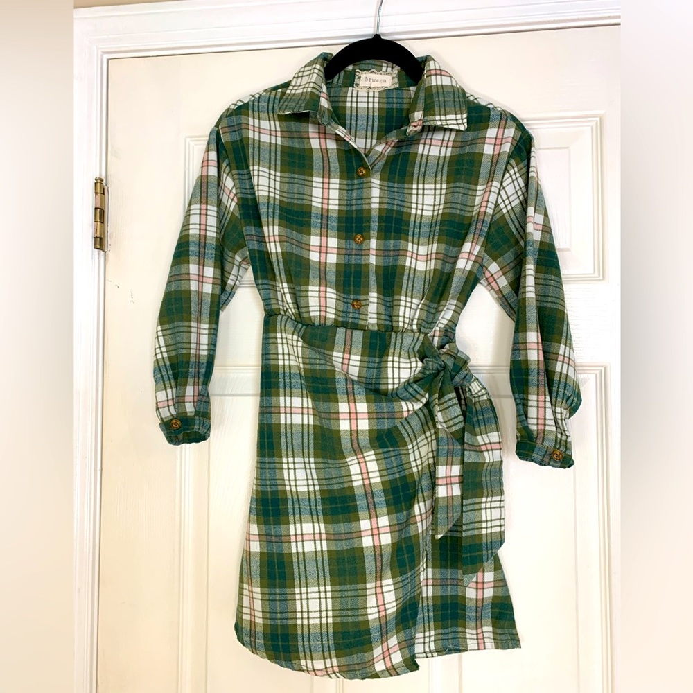Btween- women’s wraparound green flannel top, 3/4 length sleeves, size Small